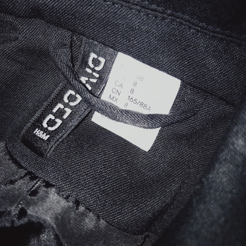 H&M studded shoulder black blazer - Picture 5 of 5